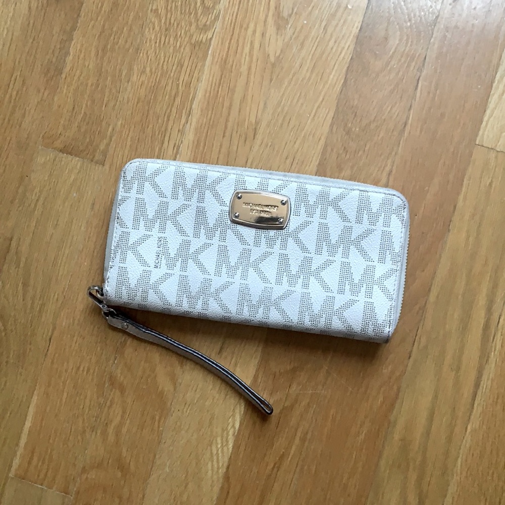 Michael kors wallet